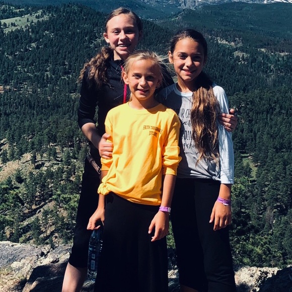 Meet your Posher, Allisøn🌻 - Picture 3 of 5